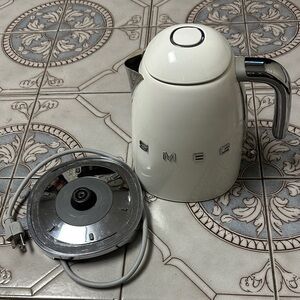 Smeg White Electric Kettle (for parts possibly)